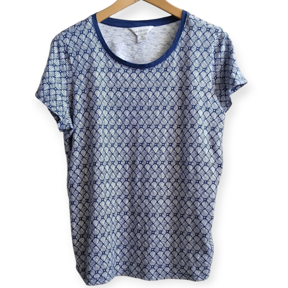 LIZ CLAIBORNE NAVY WHITE GEOMETRIC PRINT SHORT SLEEVE TOP RUCHED SIDES. SIZE XL